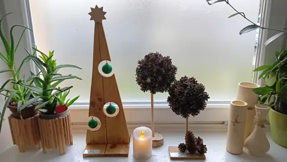 Ozdoby świąteczne wykonane w pracowni stolarskiej