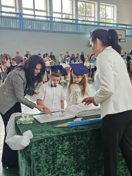 Uroczyste ślubowanie klas pierwszych -zdęcie 1