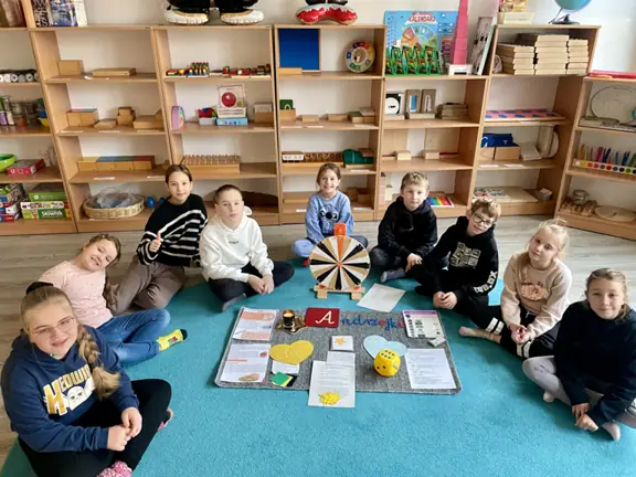 Uczniowie klasy trzeciej c i wróżby andrzejkowe