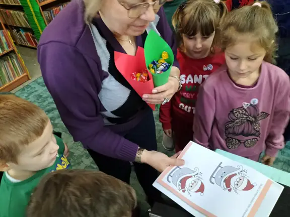 dzieci-otrzymaly-rowniez-dodatkowe-mikolajkowe-zadanie--jpg