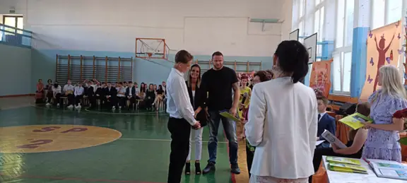 uroczyste zakończenie roku szkolnego 2024-2025 klas ósmych - zdjęcie 24