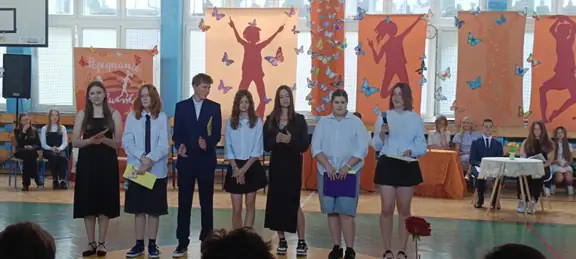 uroczyste zakończenie roku szkolnego 2024-2025 klas ósmych - zdjęcie 45