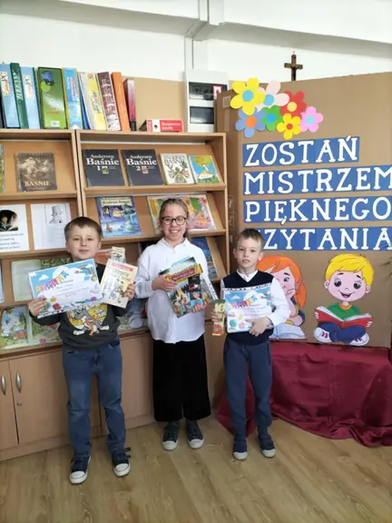 Zwycięzcy konkursu - Mistrzowie Pięknego Czytania.