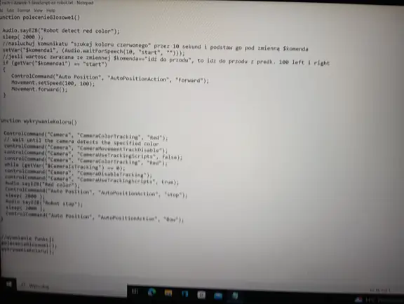 program w JavaScript realizujący chodzenie robota i jednoczesne wykrywanie koloru czerwonego