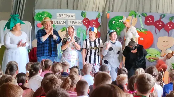 Podziękowania dla wszystkich wystepujących w przedstawieniu Rzepka.