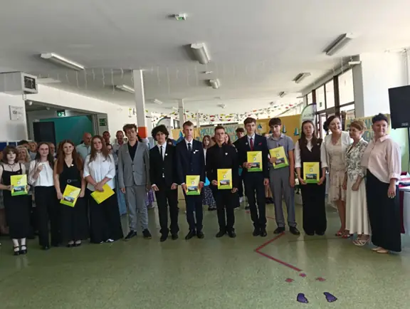 zakonczenie-roku-szkolnego-2025-2026-klas-osmych-zdjecie-25-jpg