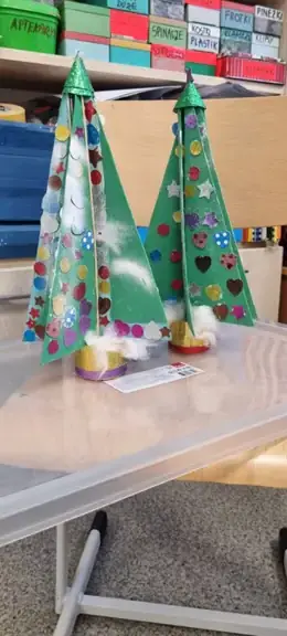 Choinki zrobione podczas pracy zespołowej 