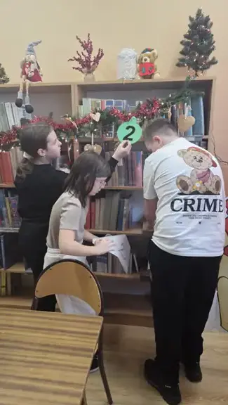 grupa-nr-4-z-kl--5b-znalazla-bombke-z-nr-2-oraz-ukryta-biala-koperte--jpg