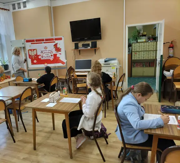 Uczestnicy konkursu wykonują zadania konkursowe.