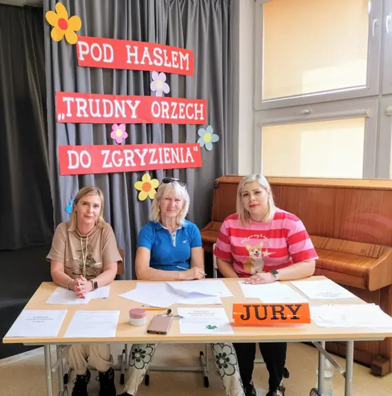 Komisja oceniająca prace uczestników Szkolnego Konkursu Frazeologicznego.