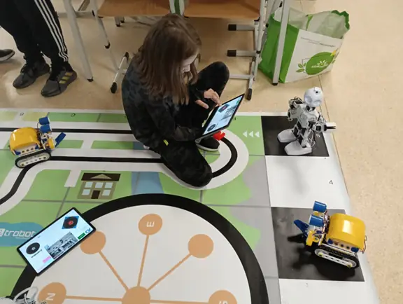 Dni Otwarte Szkoły - sterowanie robotem humanoidalnym