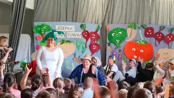 Przedstawianie aktorów w przedstawieniu Rzepka J. Tuwima.