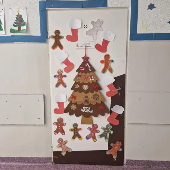 Dekoracja na drzwiach do sali lekcyjnej