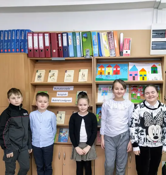 Uczestnicy Szkolnego Konkursu Czytelniczego pod hasłem Bohaterowie książek A. Lindgren.