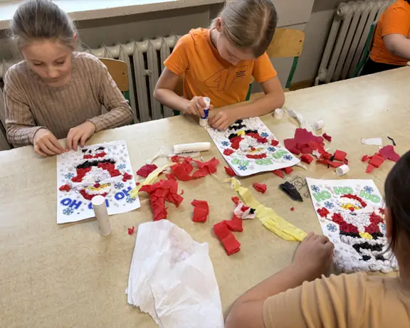 swiateczne-prace-uczniow-wprowadzaja-cieply-i-radosny-nastroj--jpg