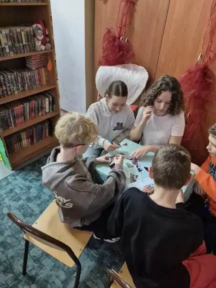 grupa-nr-1-z-kl--6a-uklada-mikolajkowe-puzzle--jpg