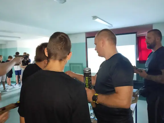 Festyn Bezpieczeństwa w SP nr 7 - ćwiczenia strzeleckie naszych uczniów klas ósmych - zdj15