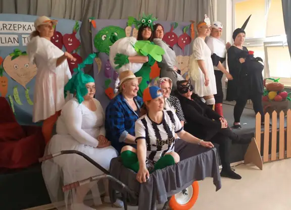 Aktorki pozują do zdjęcia