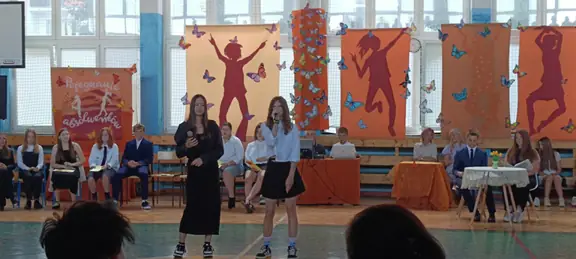 uroczyste zakończenie roku szkolnego 2024-2025 klas ósmych - zdjęcie 47