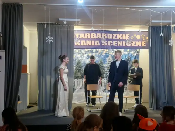 Uczniowie z Eberswalde występują na scenie