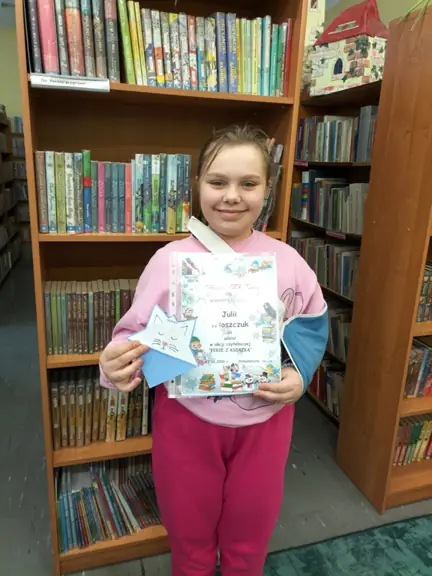 zimowa-czytelniczka-julia-z-kl--3b--jpg