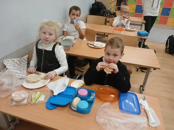 klasa 1c, pyszne kanapki, Kacper i Viki.