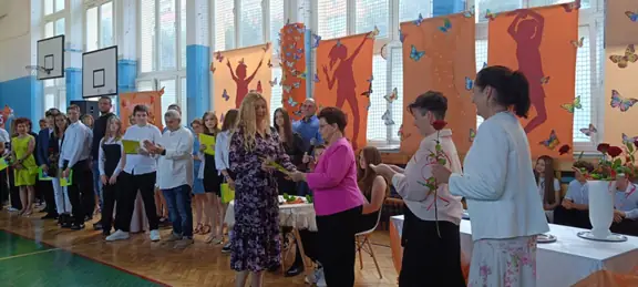 uroczyste zakończenie roku szkolnego 2024-2025 klas ósmych - zdjęcie 30