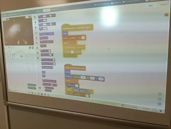 fragment kodu gry tworzonej w mBlock - strzelanka w kosmosie