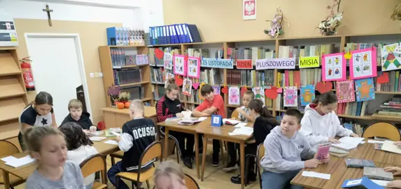 Uczniowie zapoznają się z oznaczeniami działowymi.