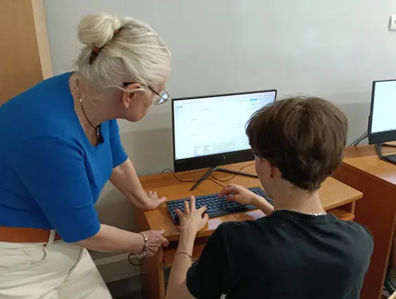 panie Ranata Pruska-Nieroda wraz ze swoimi uczniami tworzy wspólny projekt historyczno-informatyczny 