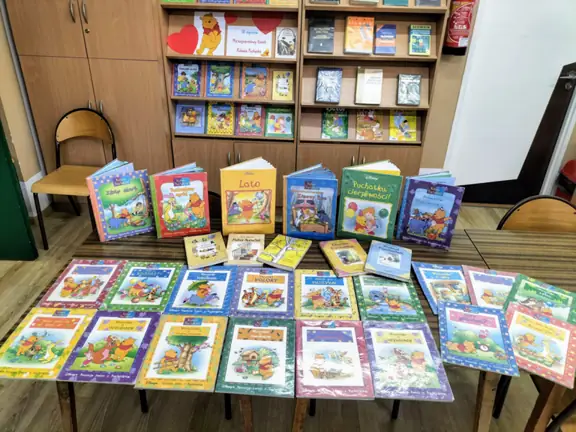Książki z przygodami Kubusia Puchatka w naszej bibibliotece.