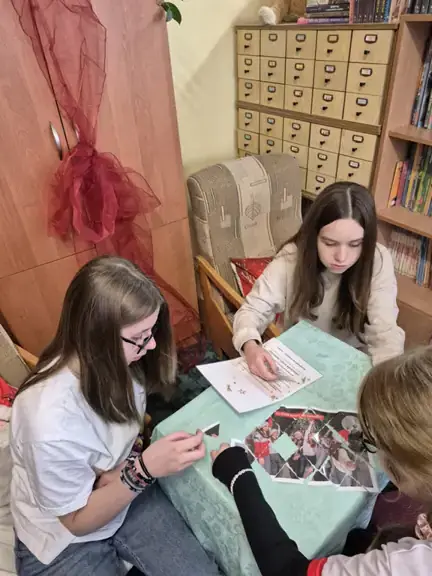 grupa-nr-1-z-kl--7c-uklada-mikolajkowe-puzzle--jpg