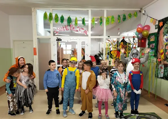 Dzień Postaci z Bajek - pamiątkowe zdjęcie klasy Ib.