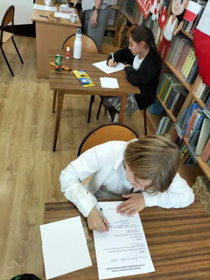 Uczestnicy konkursu wykonują zadania konkursowe.