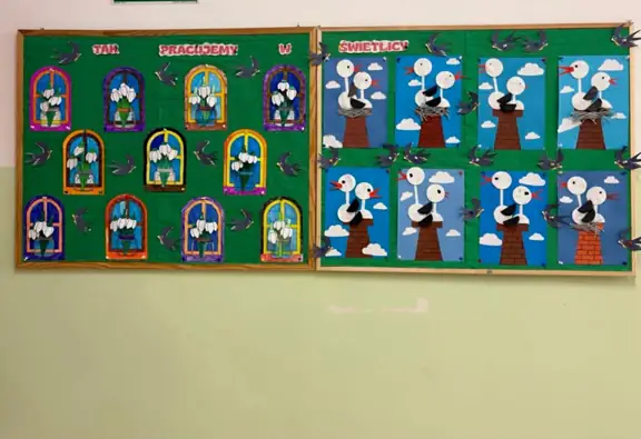 tablice-z-wywieszonymi-pracami-uczniow-przebisniegi-i-bociany-jpeg