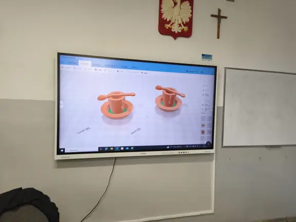 utworzone-modele-3d-dwoch-filizanek-z-lyzeczkami-jpg
