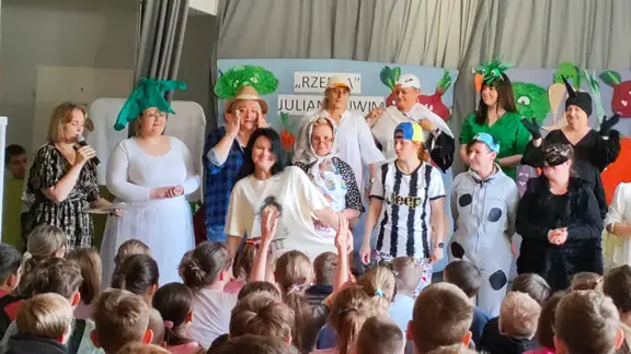 Podziękowania dla wszystkich wystepujących w przedstawieniu Rzepka.