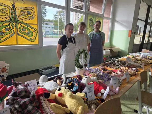 Szkolny Kiermasz dla Moniki Czerczak - zdjęcie 7