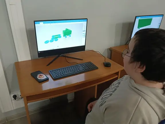 uczeń wykonuje własny projekt w programie 3D Builder