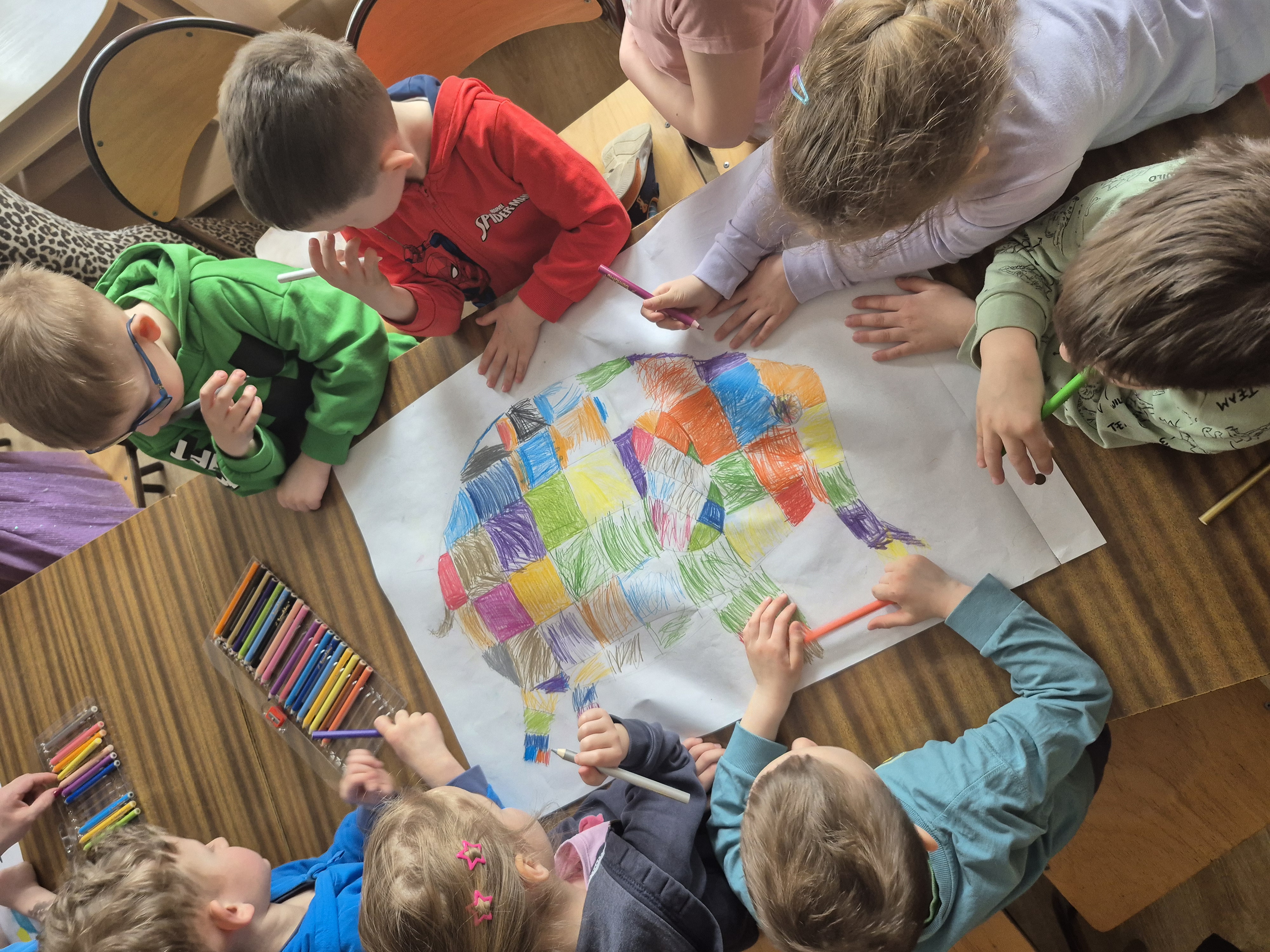 Przedszkolaki z grupy Pszczółki w naszej bibliotece