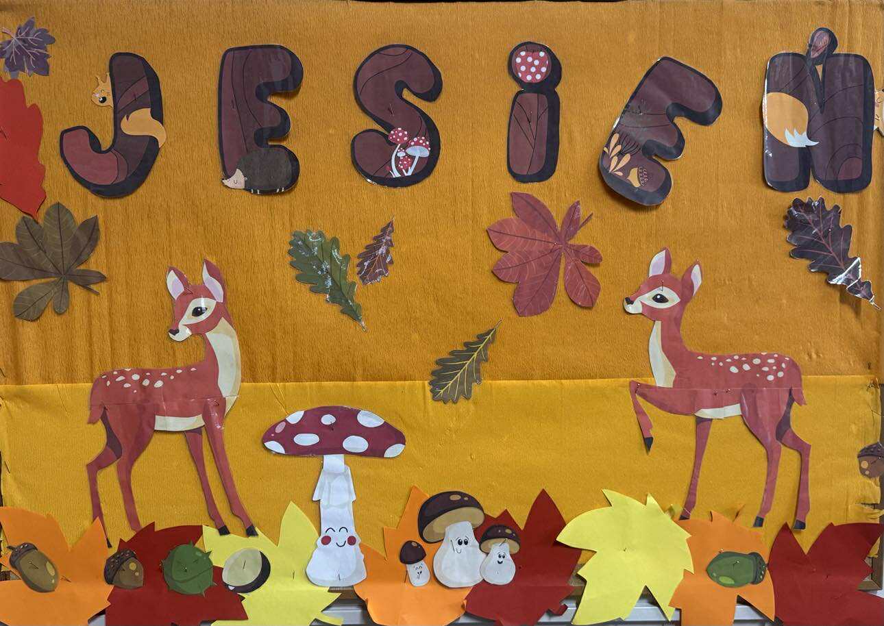 Jesienna gazetka witająca dzieci w świetlicy